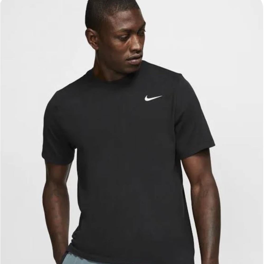 black nike dry fit tshirt medium